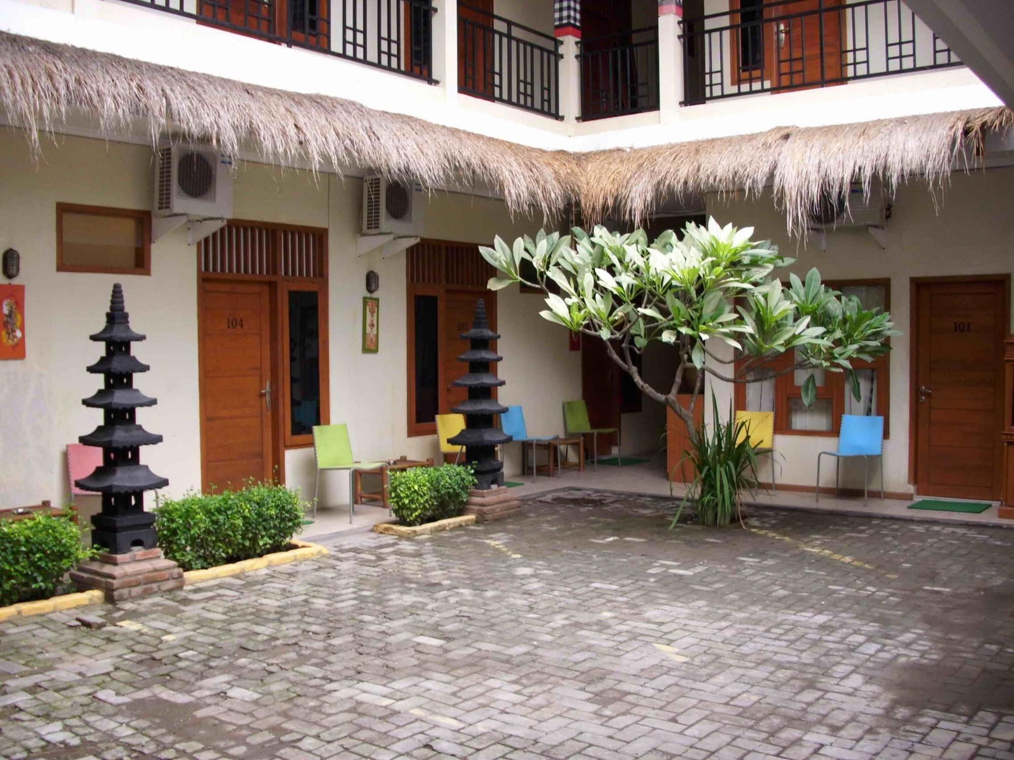 Capital O 90407 Wisma Bahtera Hotel Cirebon Exterior foto